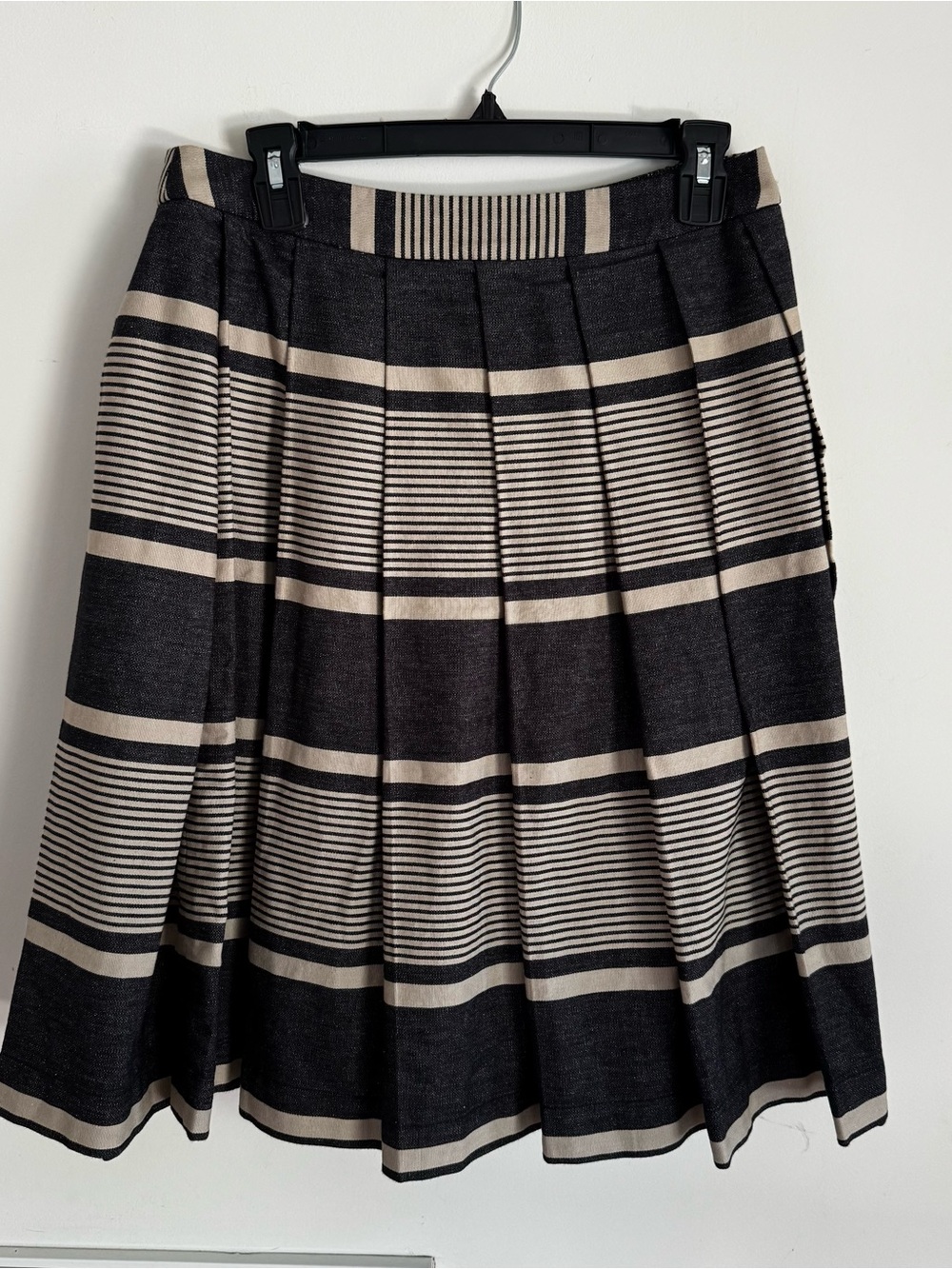 Anthropologie Moulinette Soeurs Skirt Size 6 Tan Grey Stripe Pleated Flare